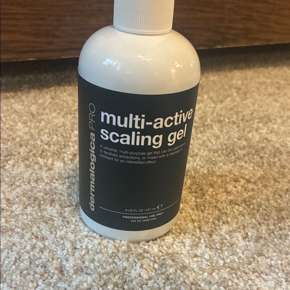 Dermalogica Pro Multi-Active Scaling Gel - White & Dark Gray Bottle